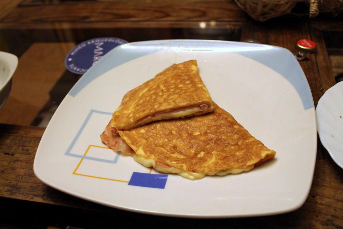 • Omelette con prosciutto e formaggio