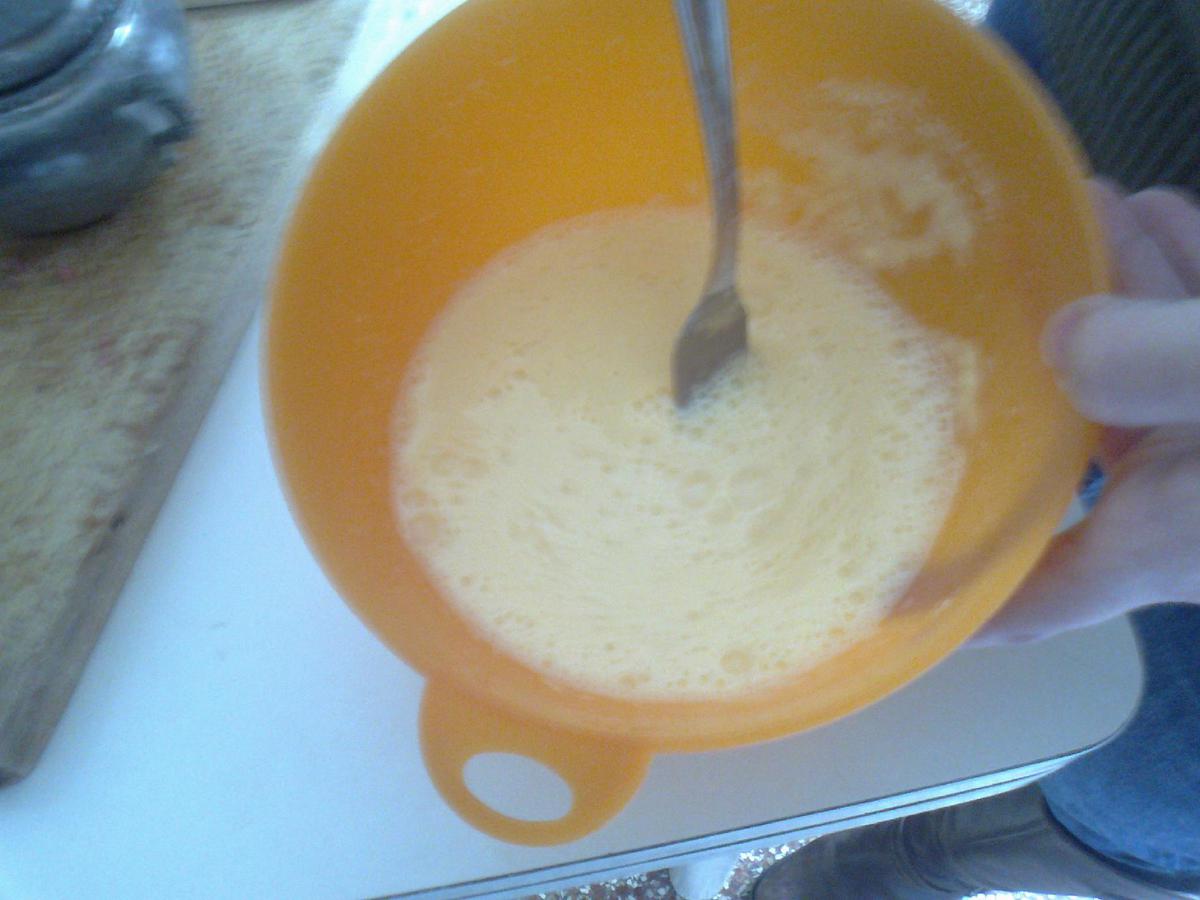 • Uova, farina e latte per le crespelle o crepes
