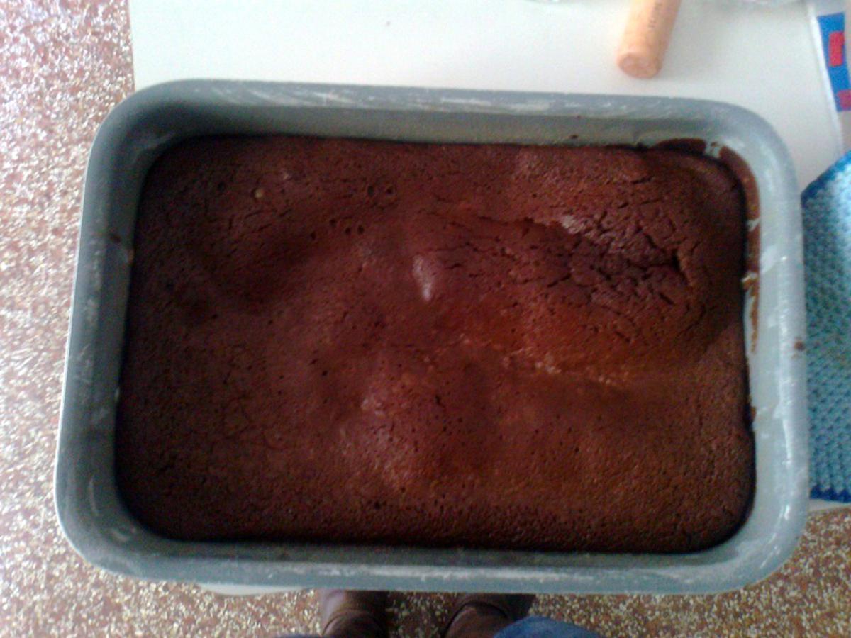 • Torta al cioccolato pronta in teglia