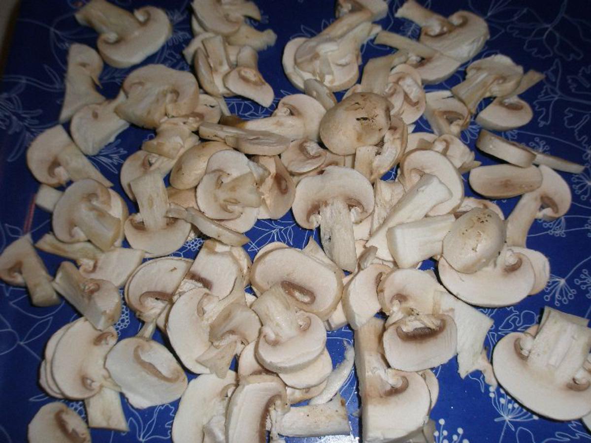• Funghi Champignons tagliati
