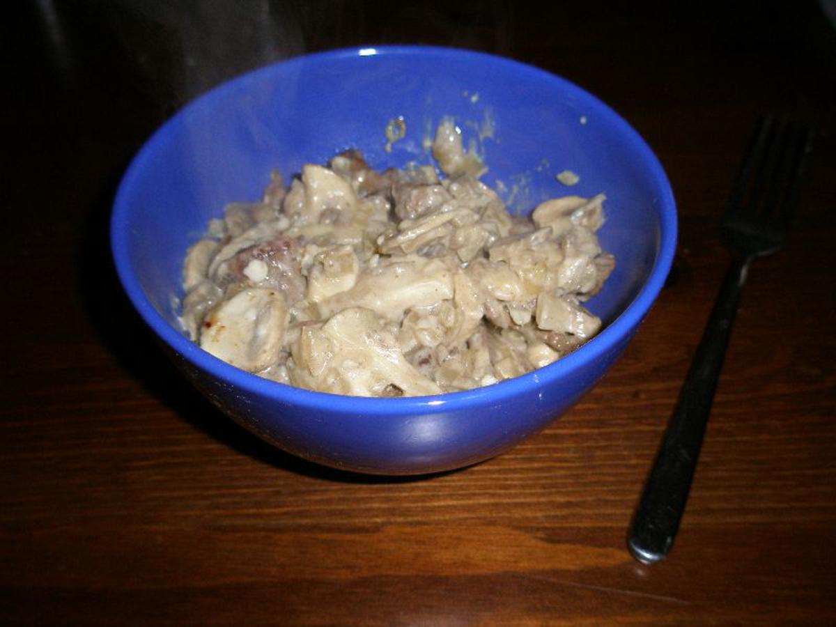 • Fettine alla Stroganoff