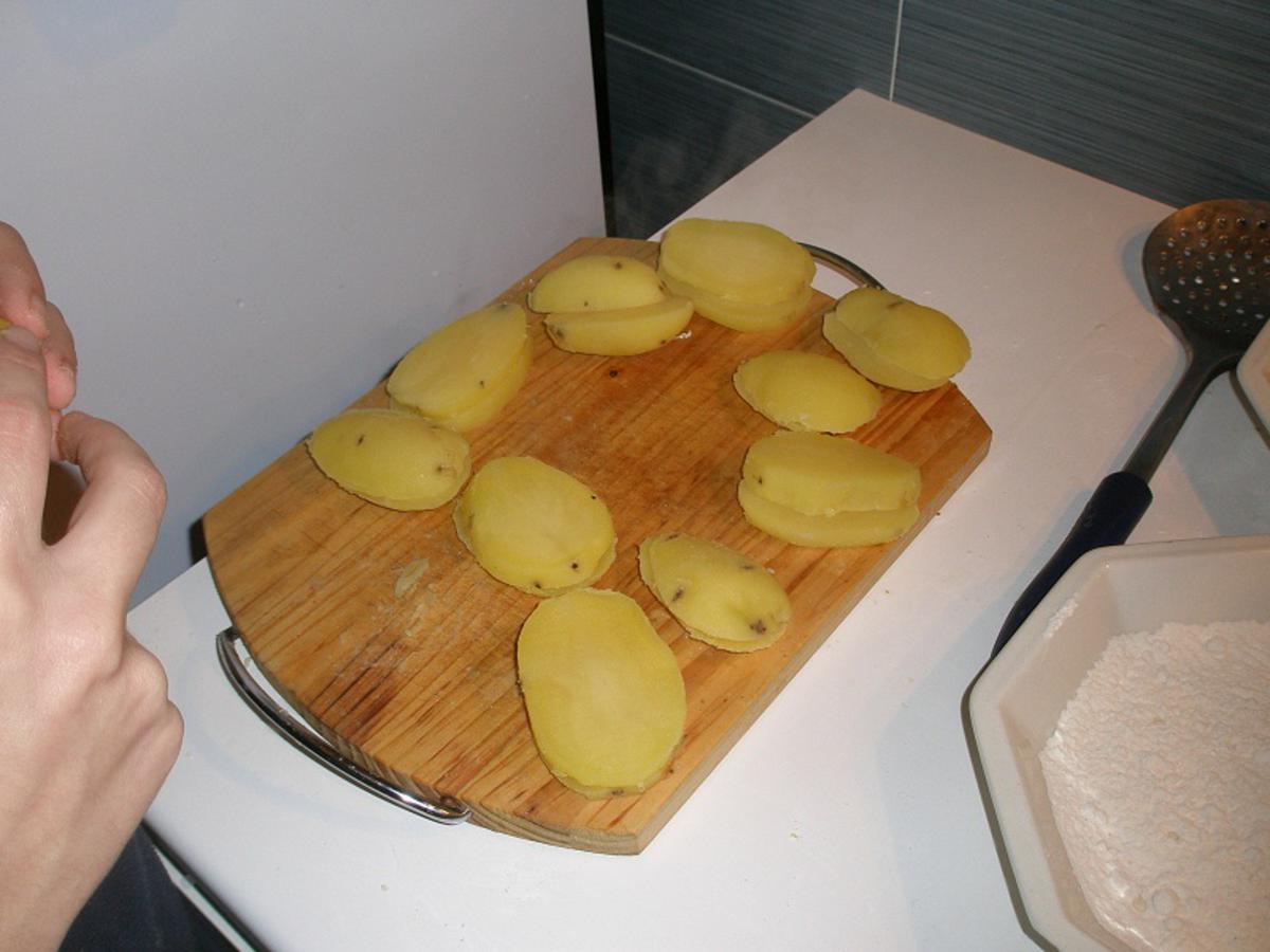 • Le patate tagliuzzate a gusto