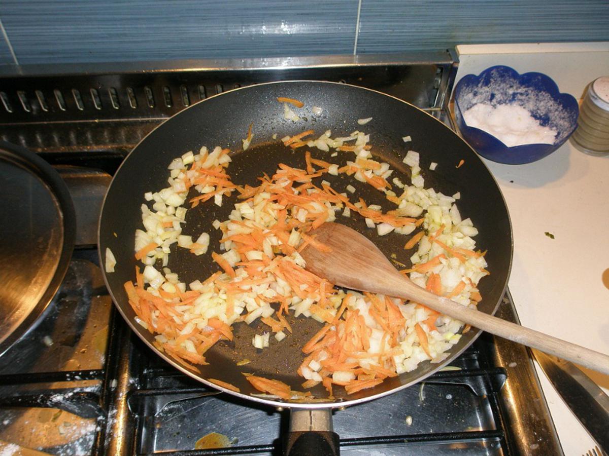 • Soffritto con carote e cipolle