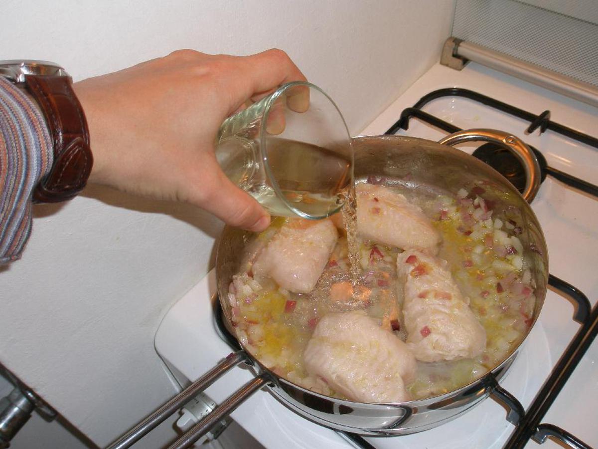 • Merluzzo e cipolla sfumati con il vino