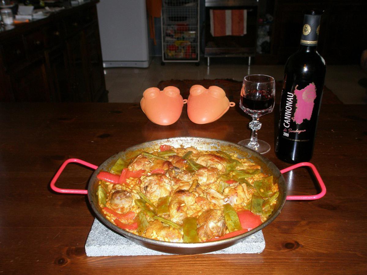 • Paella Valenciana
